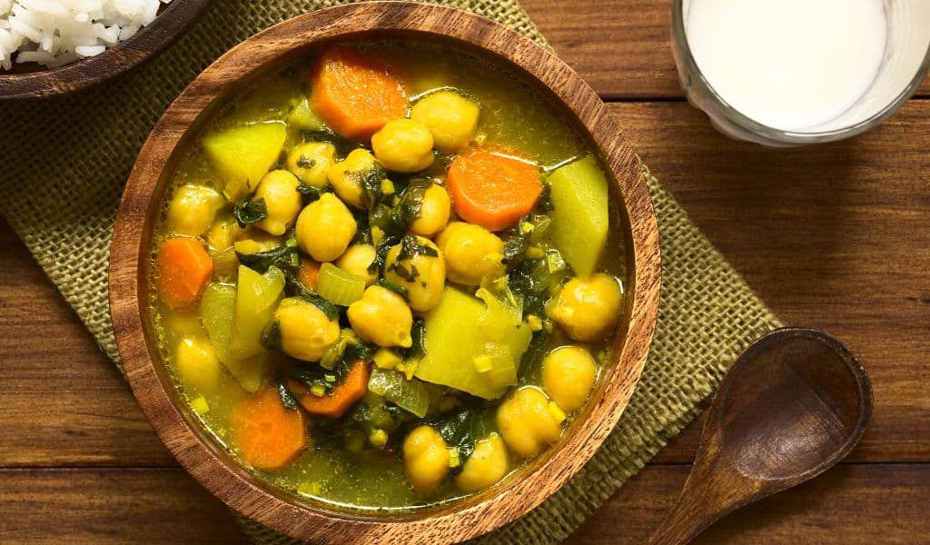 Variantes del potaje de garbanzos vegetarianos y veganos