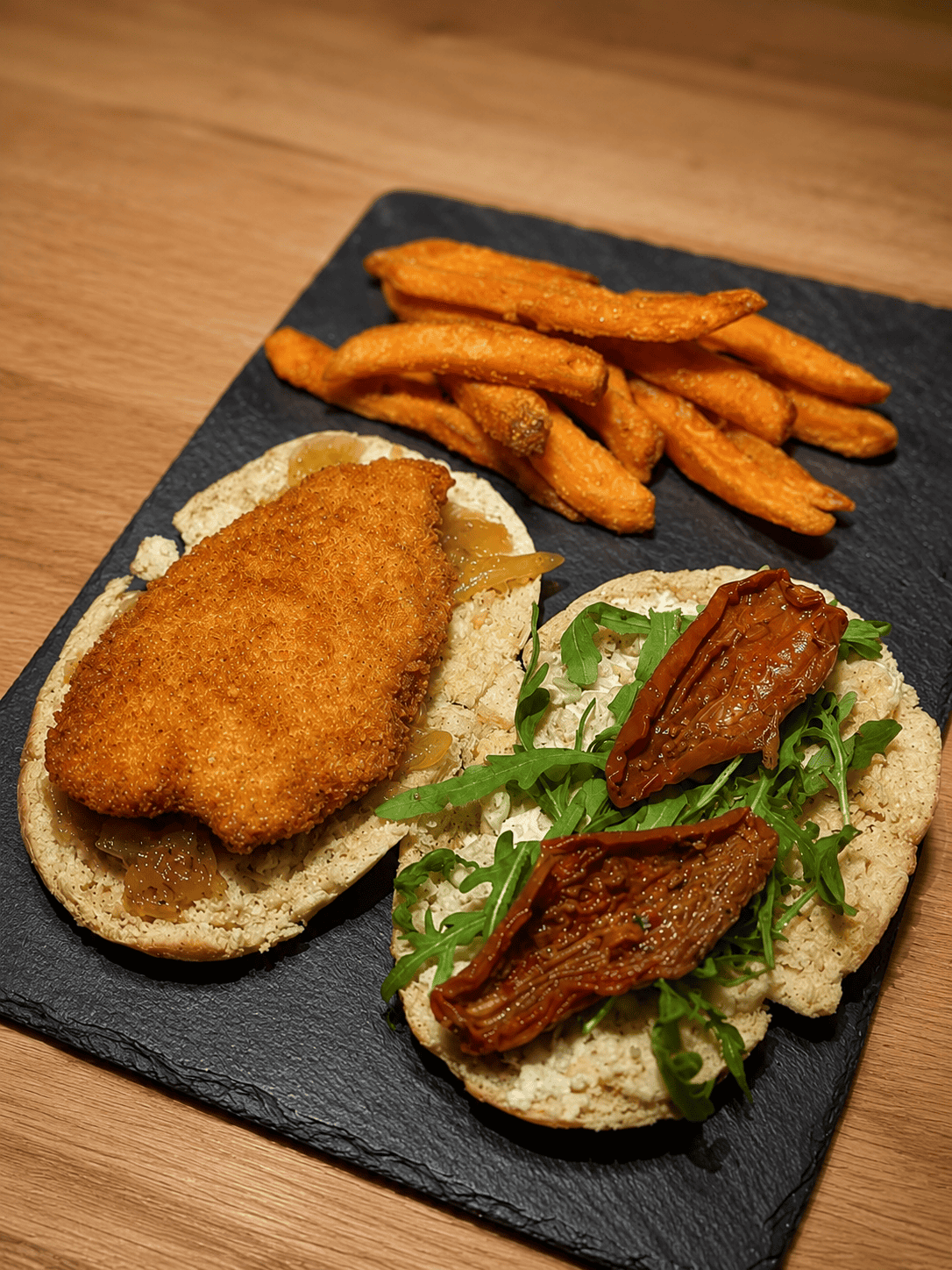 Hamburguesa de pollo vegetal Long Chick n Pita en pan de pita, Toledo