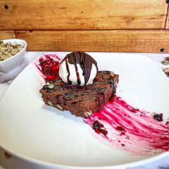 brownie con helado Madre Tierra en Toledo